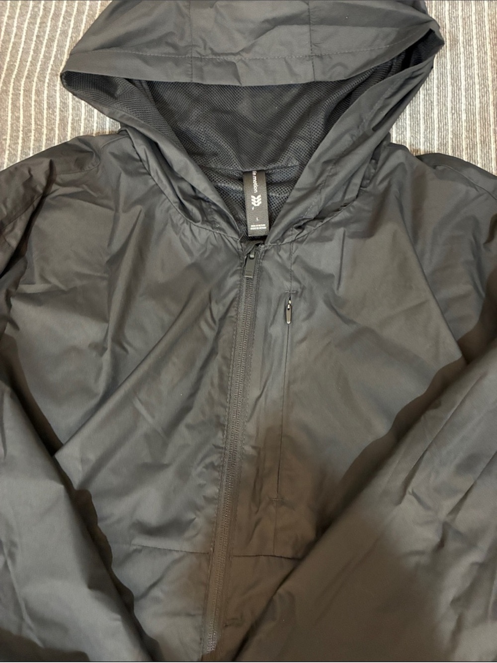All In Motion Men’s Black Lightweight Mesh Lined Windbreaker Hooded Jacket Large